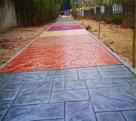 園林景觀工程中彩色混凝土藝術壓印地坪與假山的協(xié)同施工工藝探討